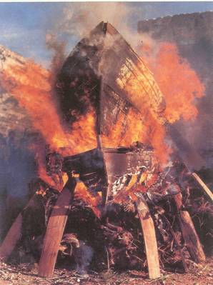 Annual tradition of a Gajeta ritual ship burning